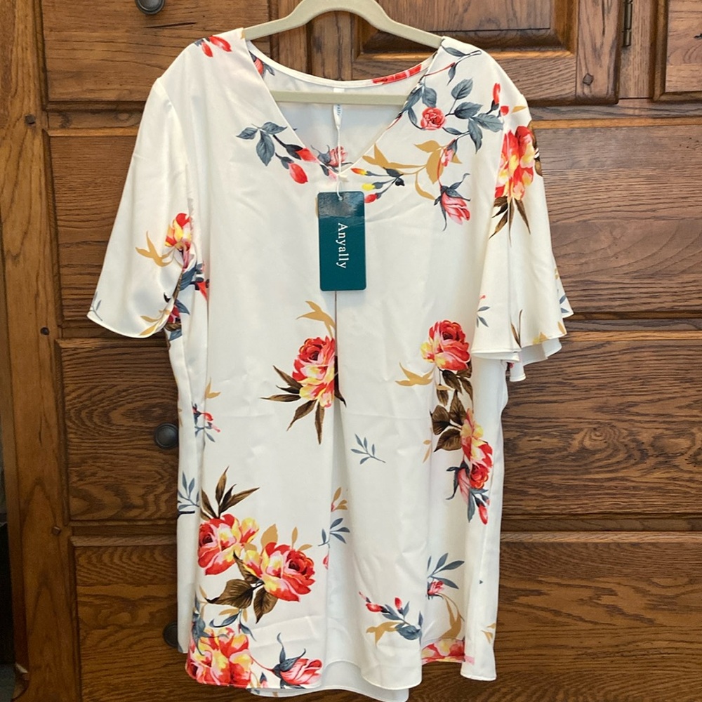 NWT cream blouse with floral design. Size M
